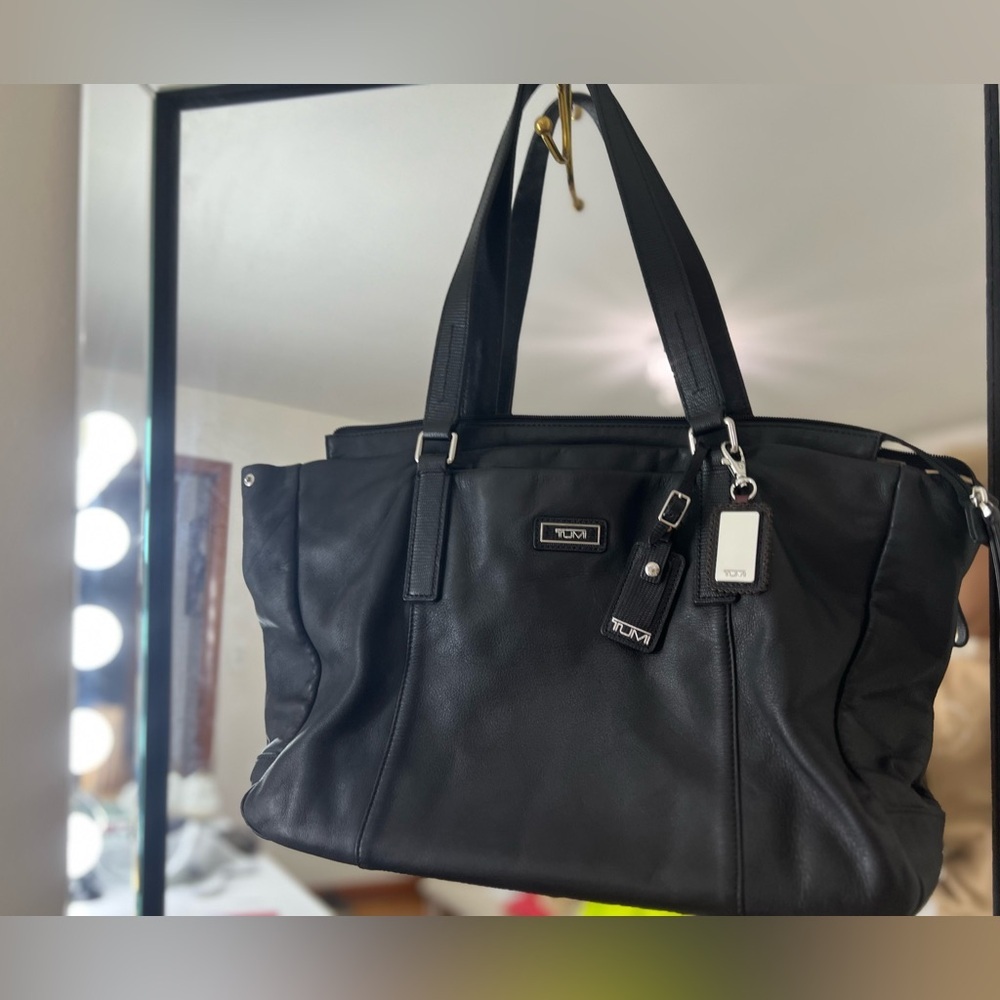 TUMI LEATHER TOTE BAG